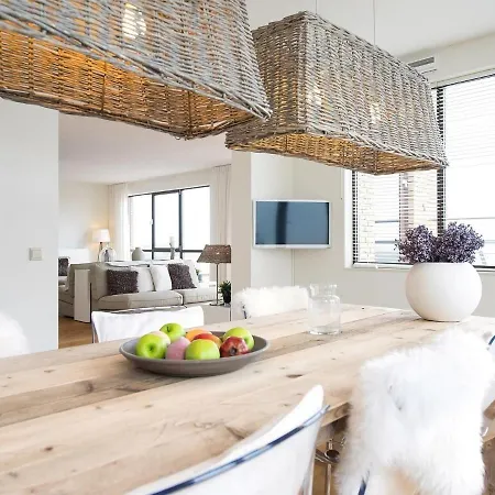 Luxury With A View דירה